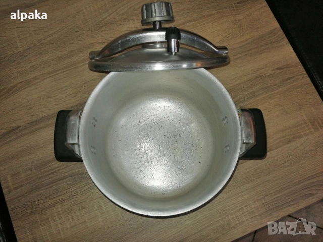 Продавам руска 6-литрова алуминиева тенджера под налягане, снимка 2 - Съдове за готвене - 49143681