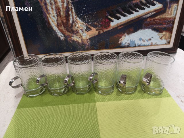 Големи стъклени чаши с подстакани - стари