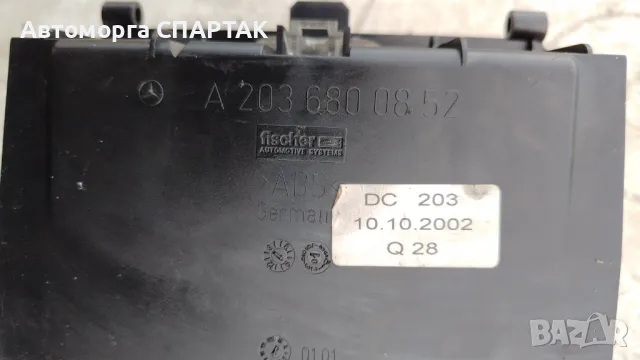 Преден Пепелник Mercedes C Class W203 2001-2007 A2036800852, снимка 2 - Части - 48394927