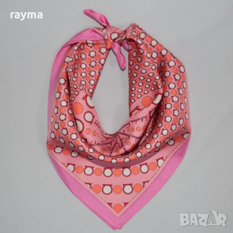 Salvatore Ferragamo розов шал естествена коприна принт Gancini, снимка 5 - Шалове - 51218795