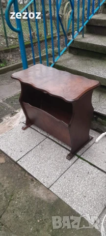 Поставка за вестници с плот