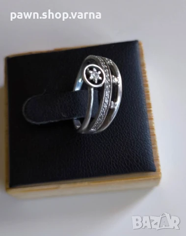 Сребърен пръстен с фианити – елегантен и нежен