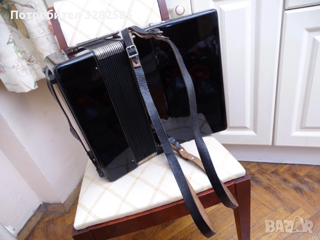 Акордеон Велтмайстер Стела 40 баса – перфектно състояние, снимка 11 - Акордеони - 52636666