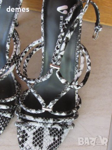Луксозни нови сандали By very змийски принт номер 40, снимка 5 - Дамски елегантни обувки - 37058922