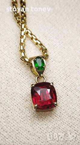 "Тайнствен Пламък“ – авторски медальон с редки натурални гранати! Нов!