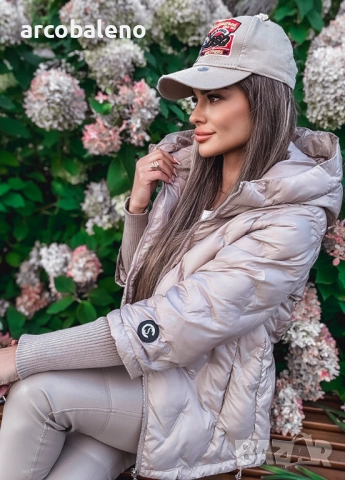 Ватирано дамско яке с качулка и декоративни ръкави, снимка 4 - Якета - 51782137