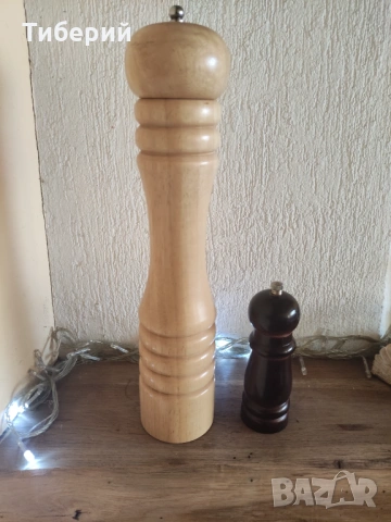 Дървена мелничка за пипер, сол, подправки.