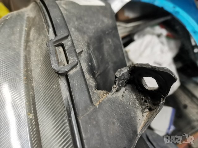 Десен фар Дачия Логан, снимка 5 - Части - 35381376