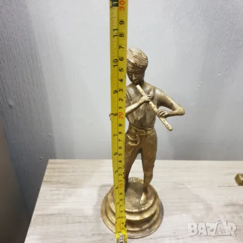 Стара месингова фигура на момче свирещо на флейта, снимка 2 - Антикварни и старинни предмети - 48372136