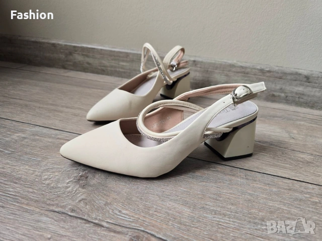 Дамски официални обувки.