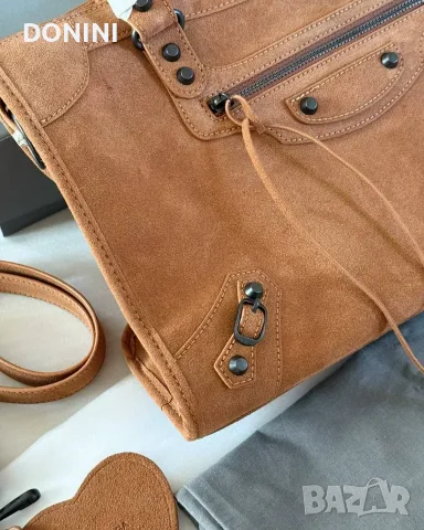 Balenciaga Дамска чанта, кожа, снимка 4 - Чанти - 56112499