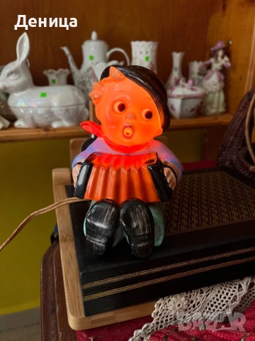 Винтидж лампа-фигурка Hummel на момченце свирещо на акордеон.  , снимка 8 - Антикварни и старинни предмети - 51290483