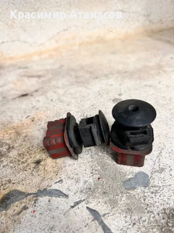 A1695040114. Тампон държач воден радиатор за Мерцедес ц-класа W204. , снимка 3 - Аксесоари и консумативи - 49768403