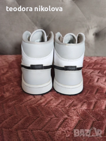 Оригинални маратонки Jordan , снимка 5 - Маратонки - 53934751