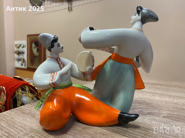 Порцеланова статуетка „Музиканти“ (СССР), снимка 2 - Антикварни и старинни предмети - 51940452