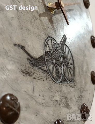 Стенен Часовник Дърво масив бакелит артилерия Царство България копчета Орех Стрелки гравиран оръдие, снимка 4 - Стенни часовници - 40784990