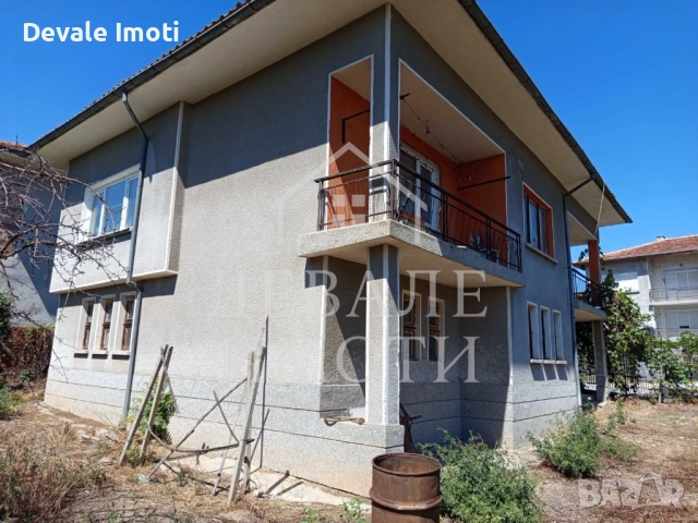 Продава се масивна двуетажна къща в центъра, снимка 3 - Къщи - 51532688