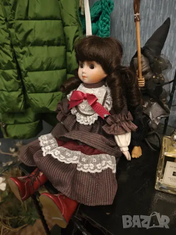 Порцеланова  колекционерска кукла от 80 те год , снимка 4 - Колекции - 47624443