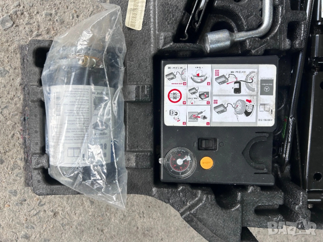 патерица от мерцедес GLK 2013 17" сгъваема Vredstein + органайзер резервно оборудване X204 GLK , снимка 7 - Части - 54299716