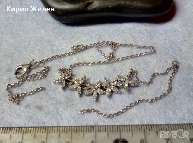 НЕЖНО ФЛОРАЛНО СРЕБЪРНО КОЛИЕ ЦВЕТЯ СРЕБРО 925 с БЯЛА ПОЗЛАТА Нужда от ЛЕК РЕМОНТ на ВЕРИЖКАТА 47974, снимка 5 - Колиета, медальони, синджири - 48952894