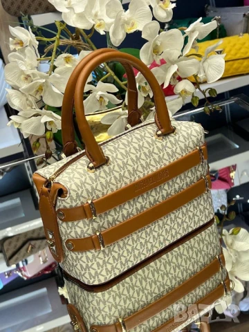 чанти michael kors , снимка 10 - Чанти - 51426405