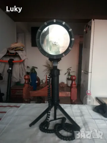 Продавам халогенен фар за аварийни ситуации на пътя.Включва се в запалката.Свети много силно.