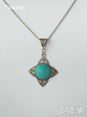 Прекрасният медальон с голям Тюркоаз и красиви орнаменти в цвят Антично сребро, снимка 1