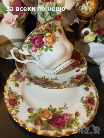 Royal Albert England Circa 1962 “Old country ” - великолепен троен сет Код P2244, снимка 5 - Колекции - 54238330