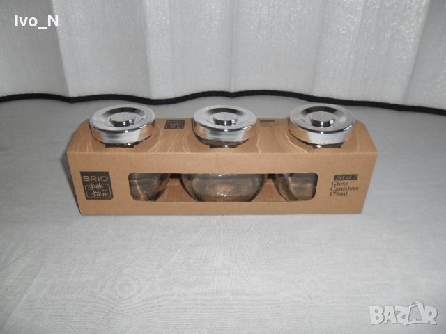 Комплект бурканчета за подправки.