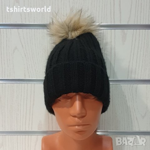 Нова зимна шапка в черен цвят с помпон/пух
