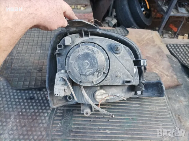 Ляв фар за Рено Канго. 2003 год , снимка 2 - Части - 48971575