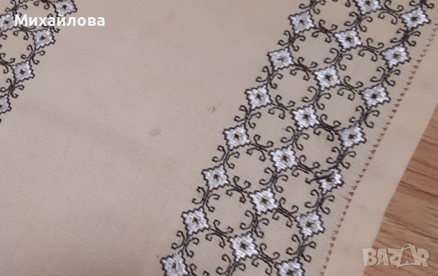 Ръчна бродерия каре, снимка 2 - Декорация за дома - 44604014