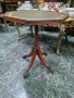 Уникална антикварна английска дървена масичка на колелца , снимка 3