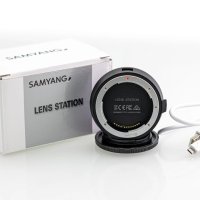 Samyang USB dock Lens Station- докинг станция за аутофокусни обективи Sony E, снимка 1 - Чанти, стативи, аксесоари - 42829255