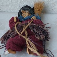 Баба Яга стара кукла, жена  с  метла, снимка 6 - Декорация за дома - 40932534