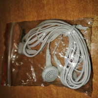 Продавам нови слушалки с кабел за GSM, снимка 1 - Слушалки, hands-free - 36547257