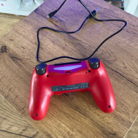 Червен джойстик - PS4, снимка 2 - PlayStation конзоли - 44708115