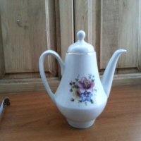 Български порцелан чайник , снимка 1 - Антикварни и старинни предмети - 39807921