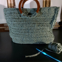 Нова плетена чанта с дървени дръжки, снимка 4 - Чанти - 44573221