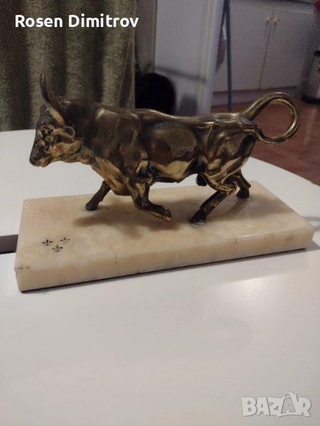 Статуетка от бронз на Бик, снимка 1