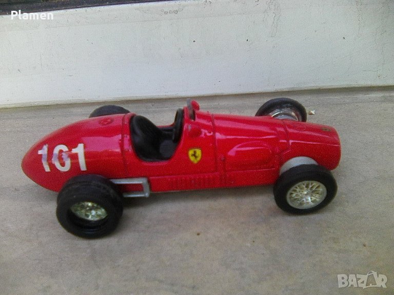 Състезателна кола Ферари от формула 1 през 1952 година, снимка 1
