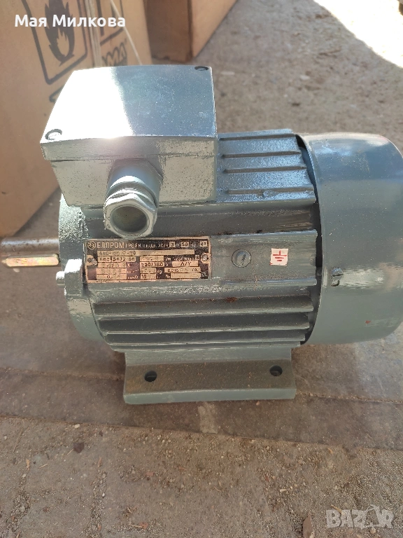 Електрически асинхронен двигател 4AO-90S-2D, 220 / 380 VAC, снимка 1