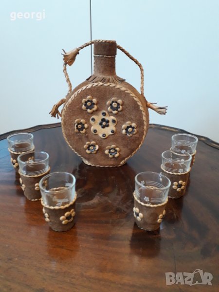 Декоративна бутилка бъклица с шест чаши, снимка 1