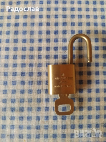 оригинален малък катинар Louis Vuitton Paris , снимка 2 - Други - 54073239