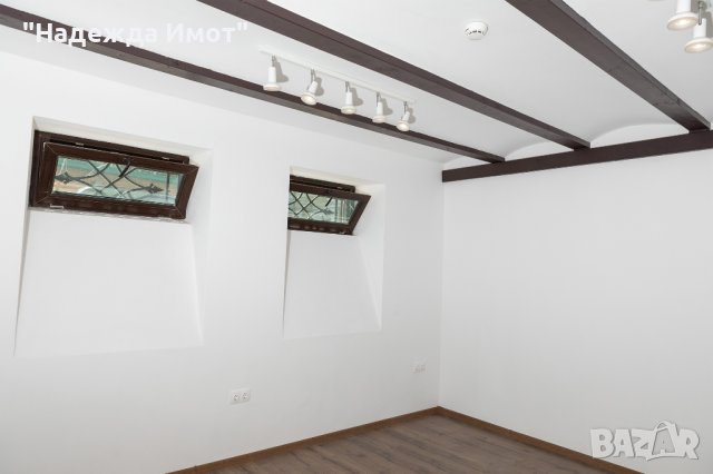 КЪЩА В ИДЕАЛЕН ЦЕНТЪР ГР.ВАРНА, снимка 4 - Къщи - 42599024