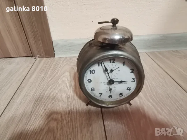 Стар работещ будилник, снимка 5 - Антикварни и старинни предмети - 56465527