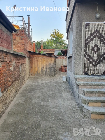 Обзаведен първи етаж от къща