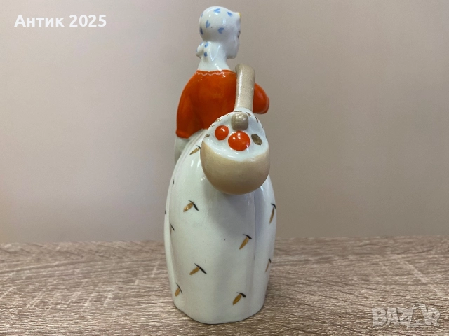 Фарфорова статуетка „Момиче с коромисло“, Полонски завод, снимка 5 - Антикварни и старинни предмети - 52476570