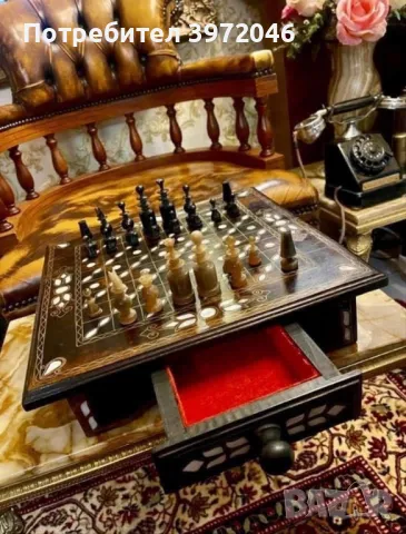 Антикварен шах с чекмедже 