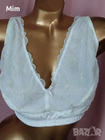 bpc selection 105 D Бял дантелен сутиен без банели , снимка 2 - Бельо - 53931304